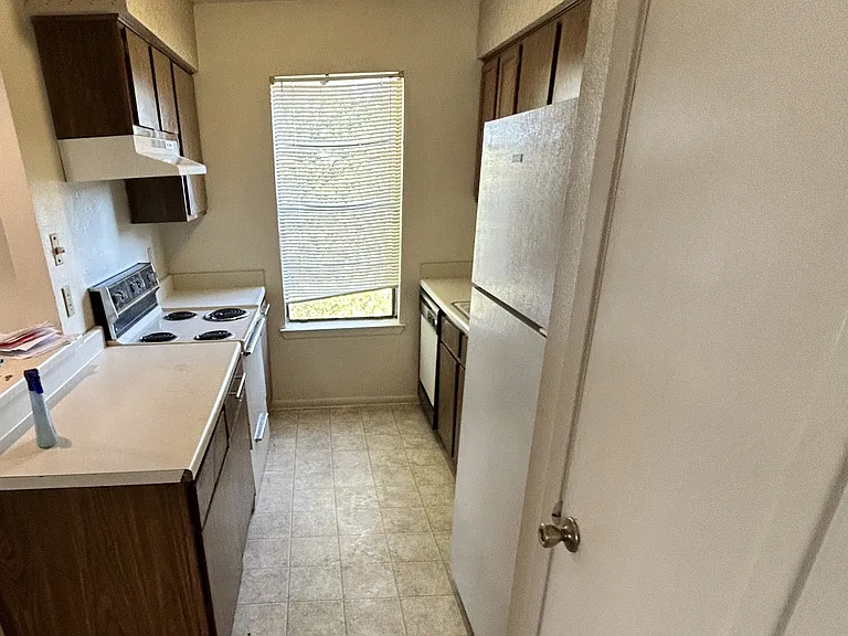 1002 Summer Court Cir #B — Photo 2