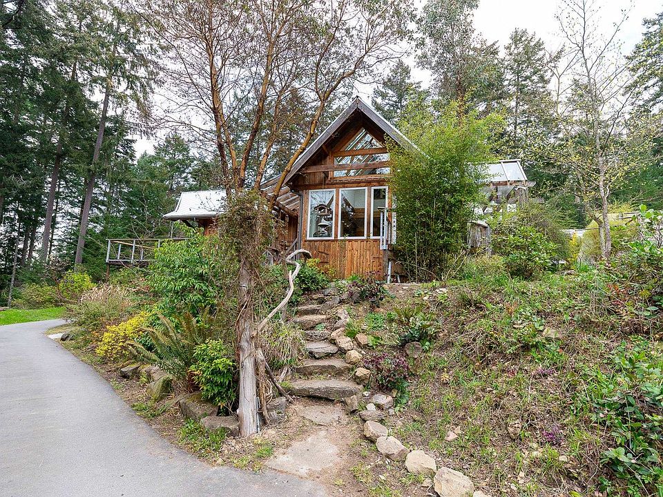 1st image of 375 Village Bay Rd