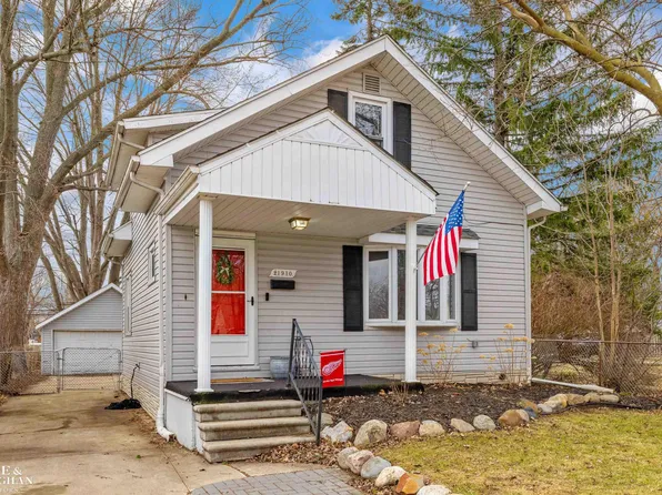 21910 Elizabeth St, Saint Clair Shores, MI 48080
