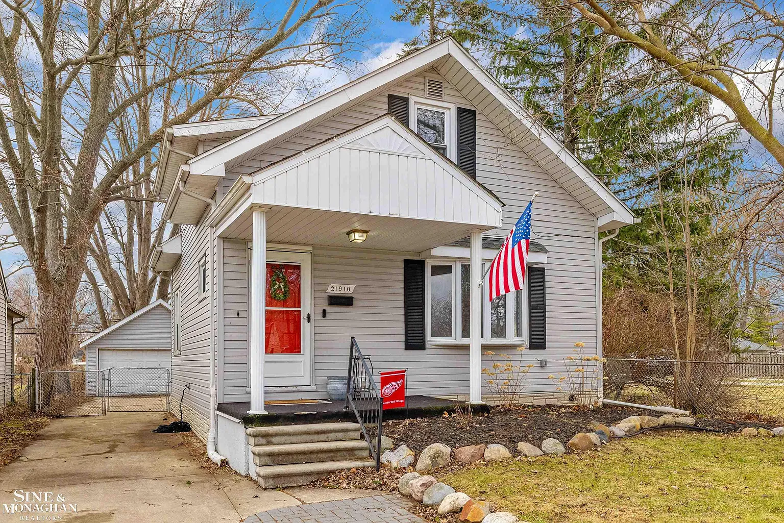 21910 Elizabeth St photo 1