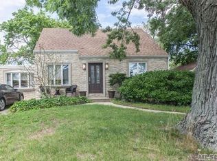 109 Jedwood Pl, Valley Stream, NY 11581