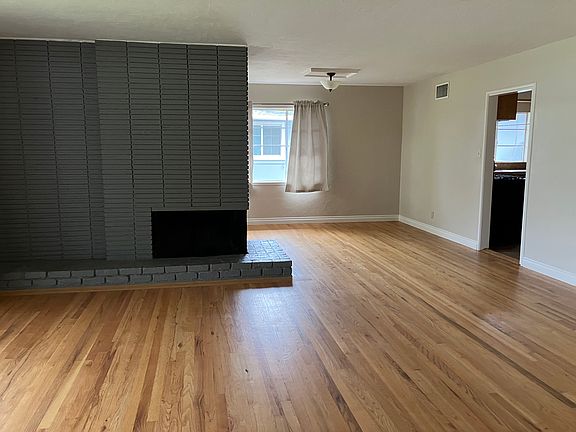 3rd image of 2639 N Adoline Ave