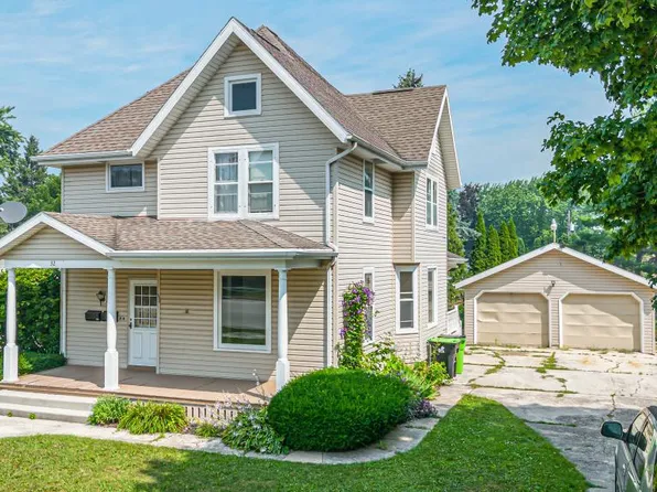 32 E Grand St, Chilton, WI 53014