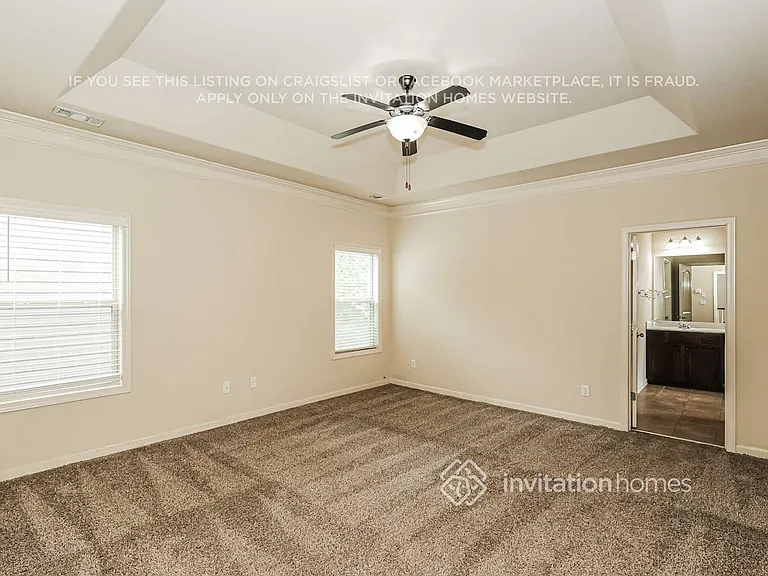 3911 Lake Manor Way — Photo 10