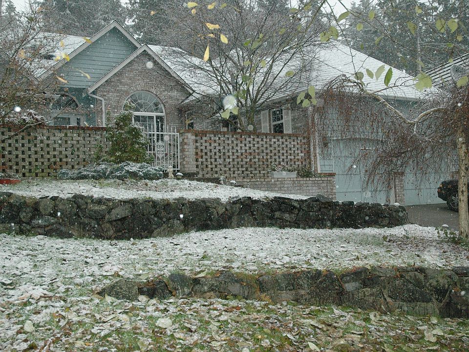 2nd image of 3850 NE Ambleside Ln