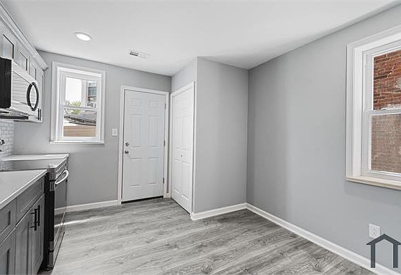 5th image of 6202 Lansdowne Ave Floor 2