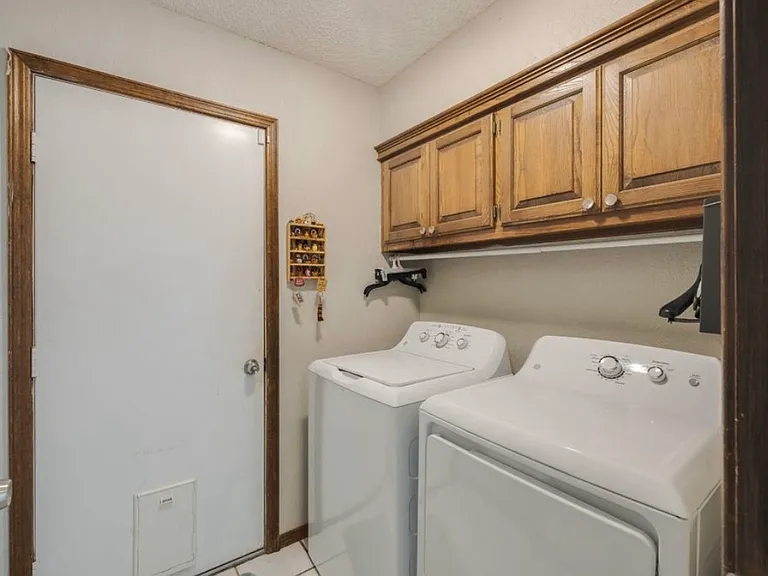 7613 Maehs Cir — Photo 8