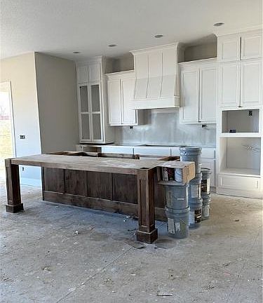 5th image of 17145 Barton St