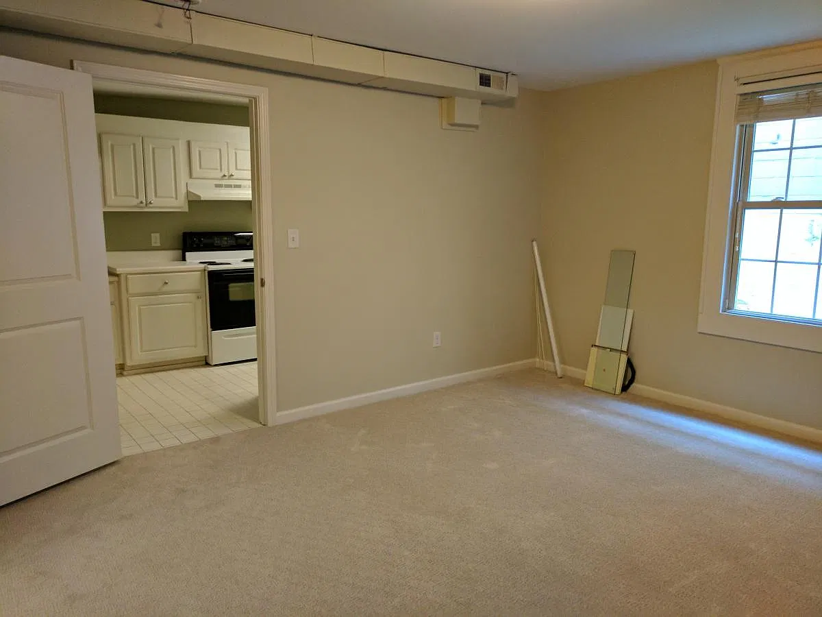1 bed, 1000 sqft, $1,295 — Photo 4