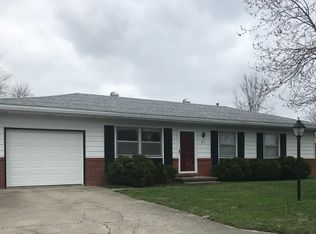 304 Carrie Ln, Olney, IL 62450