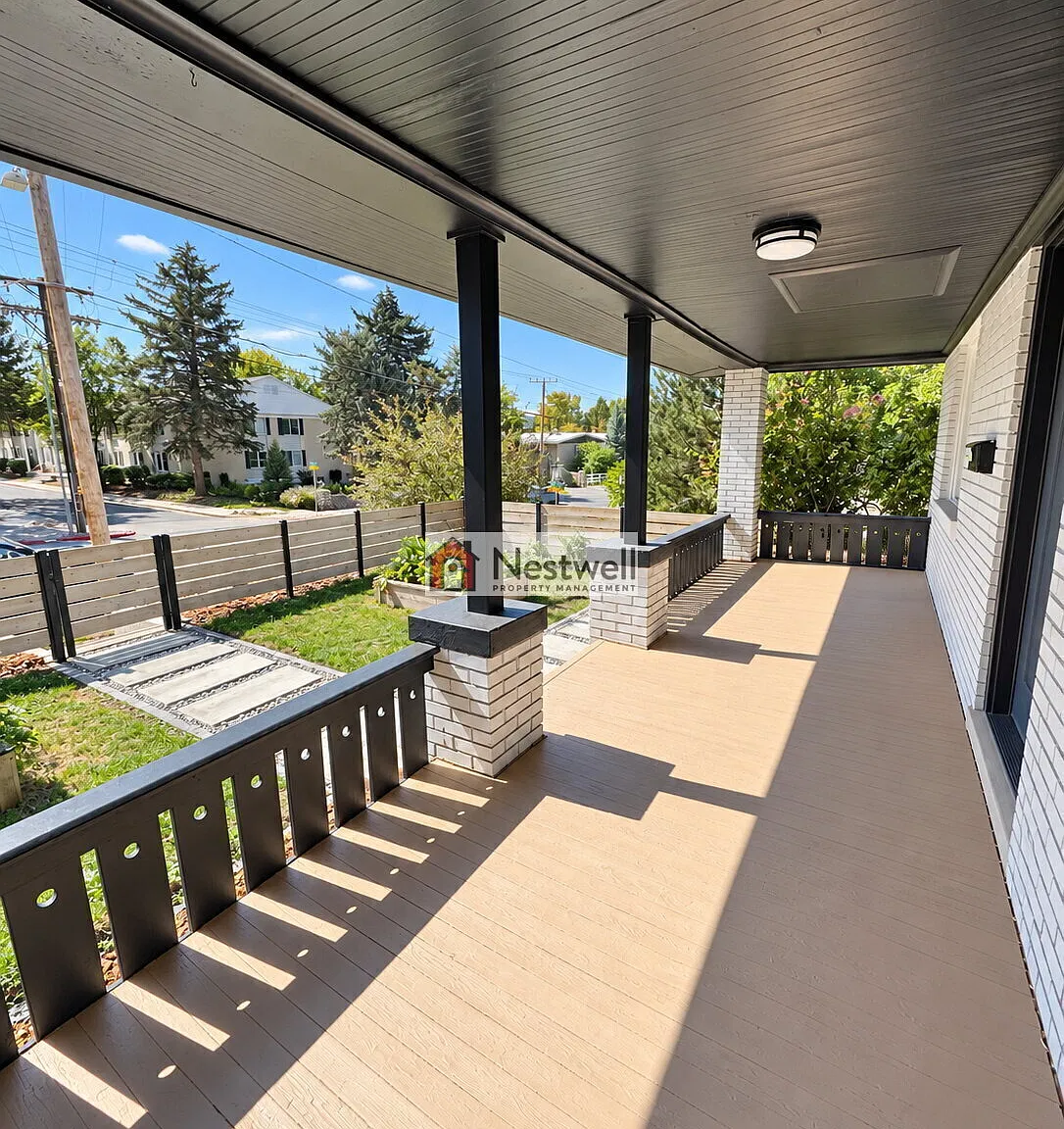 Bungalow home with modern finishes & easy commute in SLC! — Photo 3