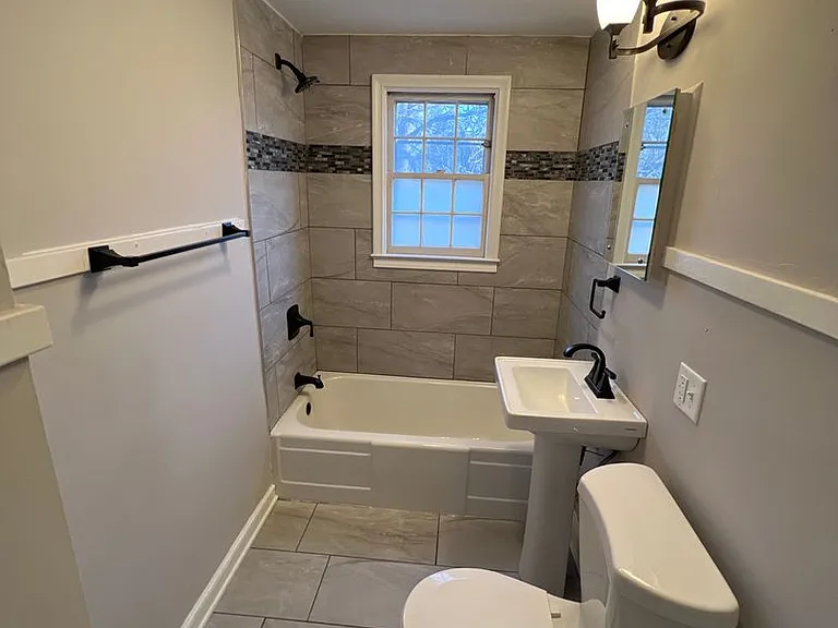 722 W Olin Ave — Photo 3