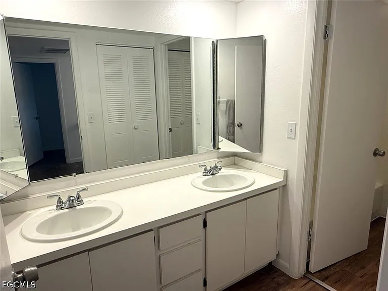 1406 Park Shore Cir #3 — Photo 13