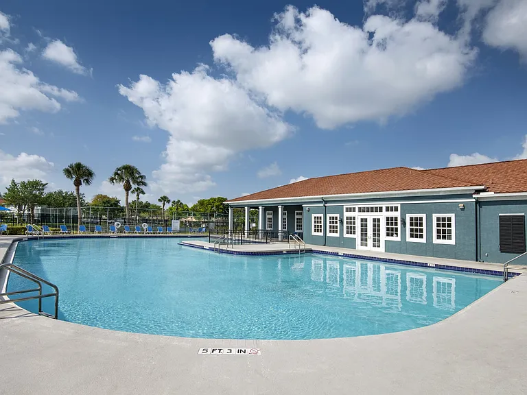 Sunny Lake Apartments — Photo 1