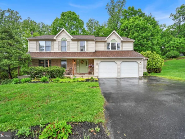 82 Rock Haven Ct, Reading, PA 19606