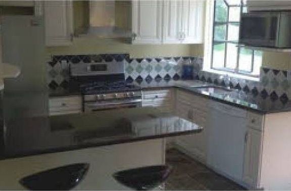88 SAYRE DR