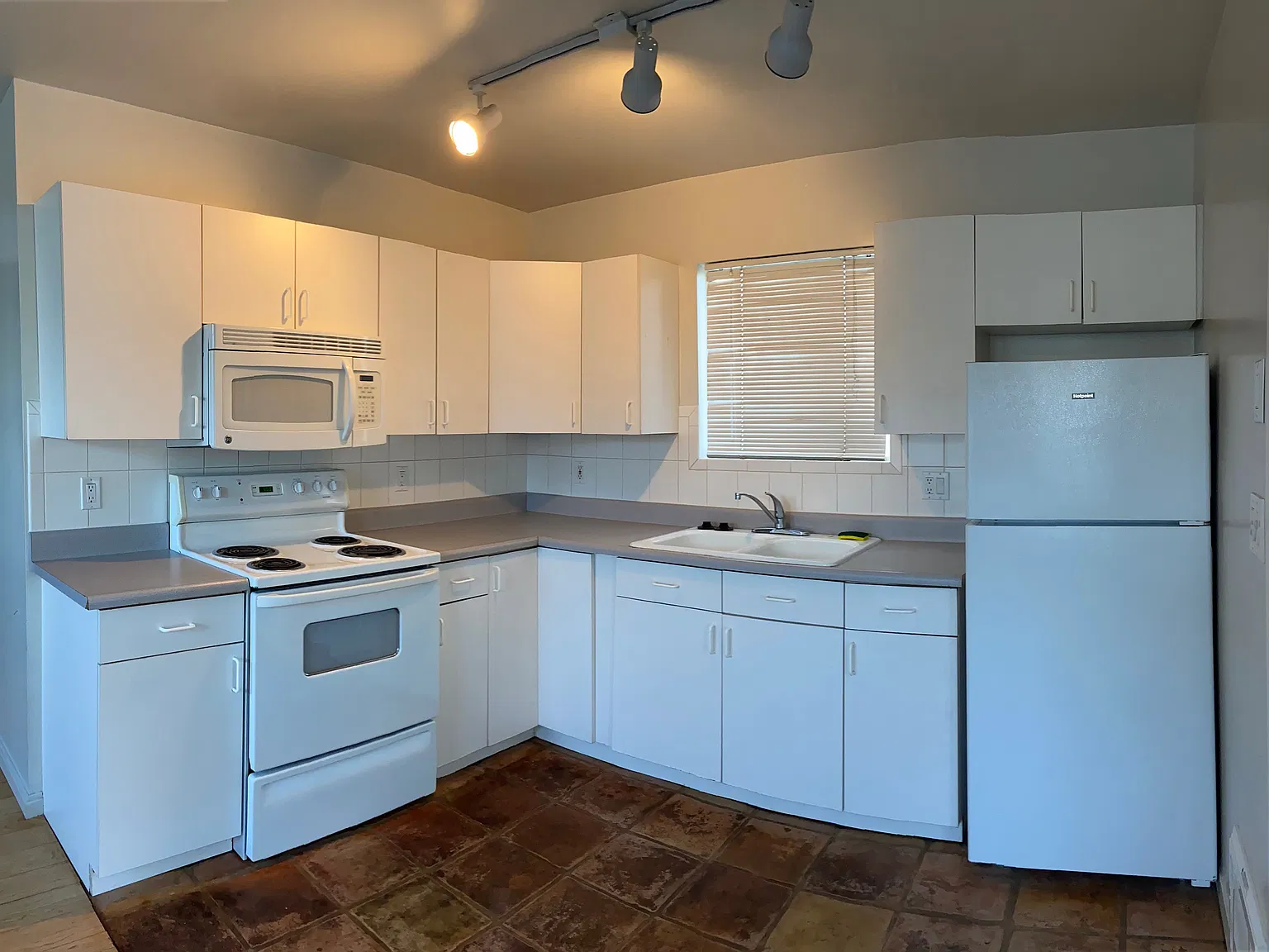 Studio, 600 sqft, $1,290 — Photo 2