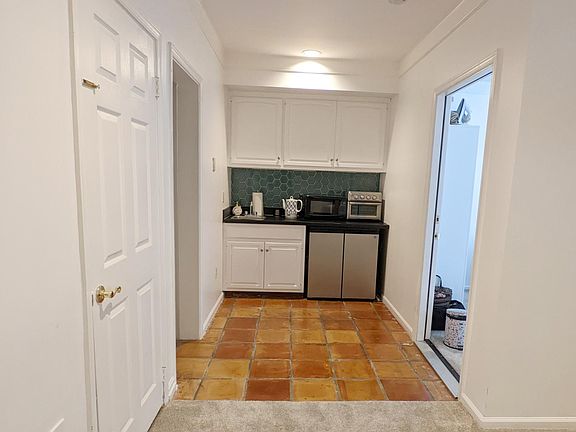 2nd image of 3 Maplewood Park Ct #3