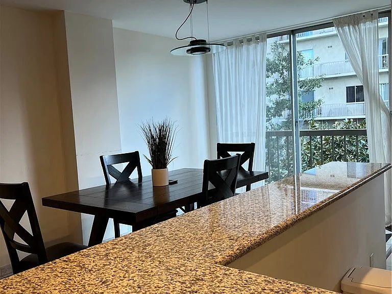 10747 Wilshire Blvd #505 — Photo 14