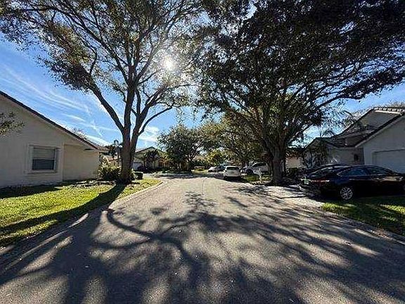 Exterior Neighborhood (street photo)