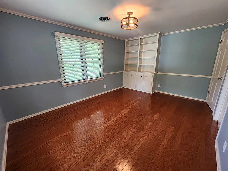 425 E Seneca St — Photo 67