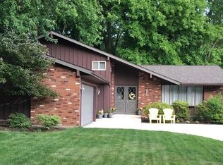 27955 Forestwood Pkwy, North Olmsted, OH 44070