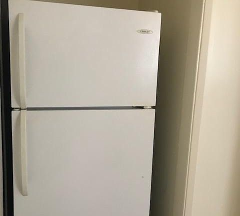 5th image of 1114 Poinsettia Dr APT 12