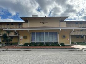 1050 E Sample Rd, Pompano Beach, FL