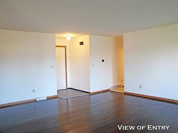 3rd image of 890 Kelly Ave