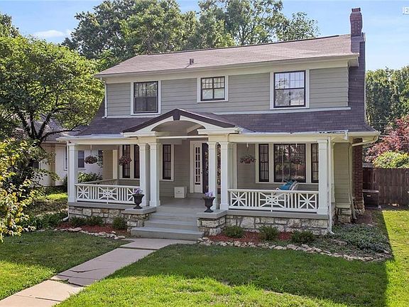 Welcome Home to 5933 Oak St, in beautiful Brookside!!!