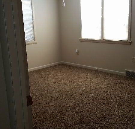 4th image of 816 Parkhill Dr