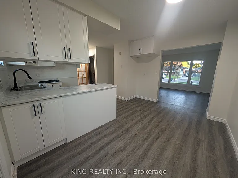 37 Vanier Pl — Photo 6