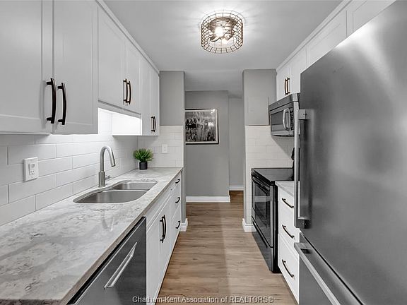 4th image of 955 Grand Ave W #109