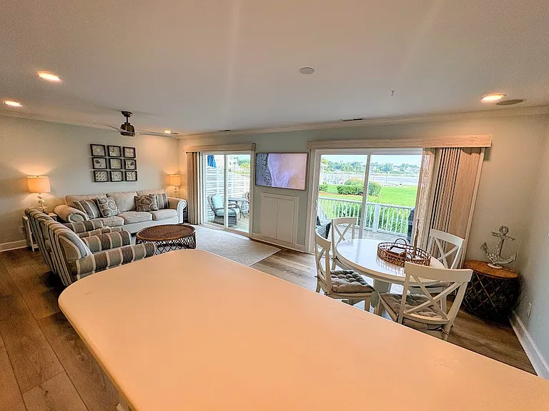 157 Driftwood Ct — Photo 2
