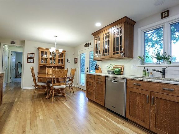 5th image of 86 Rolling Meadow Dr S