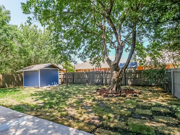 1124 W Hills Ter — Photo 15