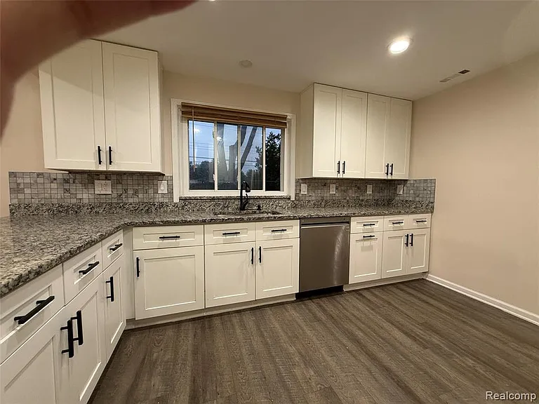 33 Kirk Lane Dr — Photo 11