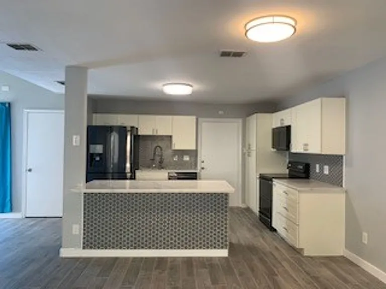 15506 Cruiser St #B — Photo 3