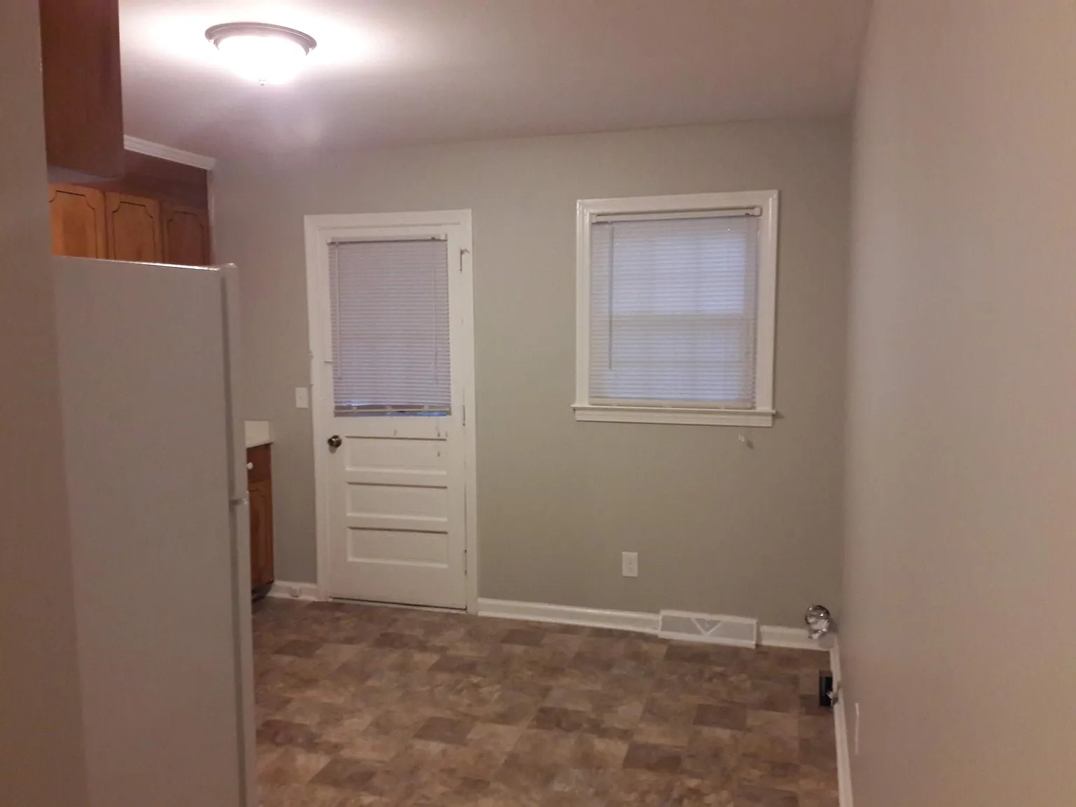 2 bed, 800 sqft, $1,100 — Photo 3