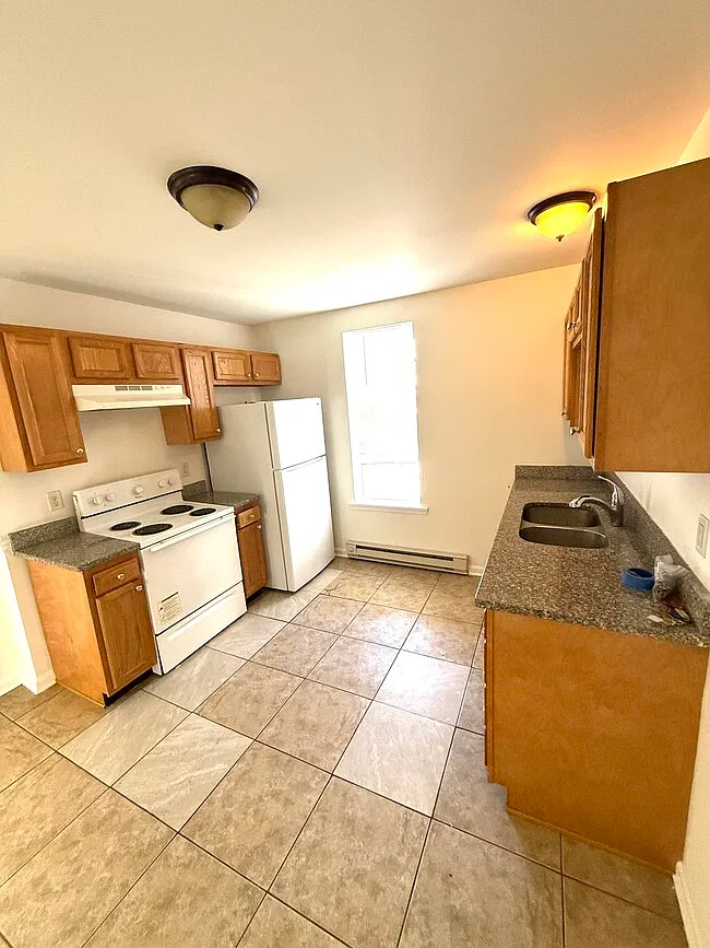 Studio, 600 sqft, $850 — Photo 2