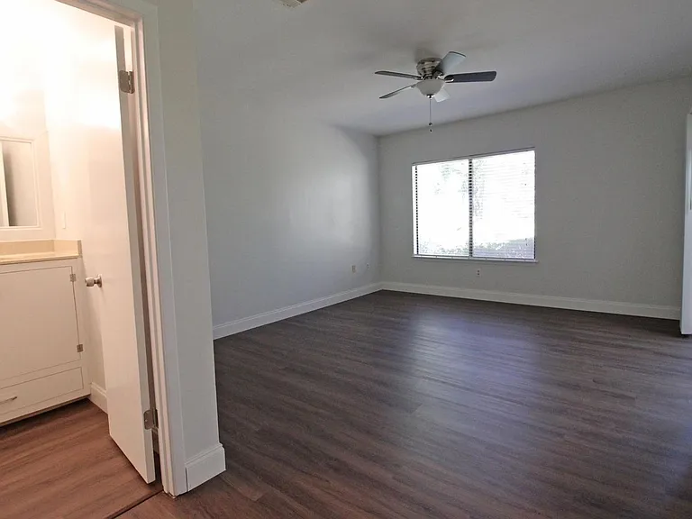 114 Gleneagles Dr — Photo 22