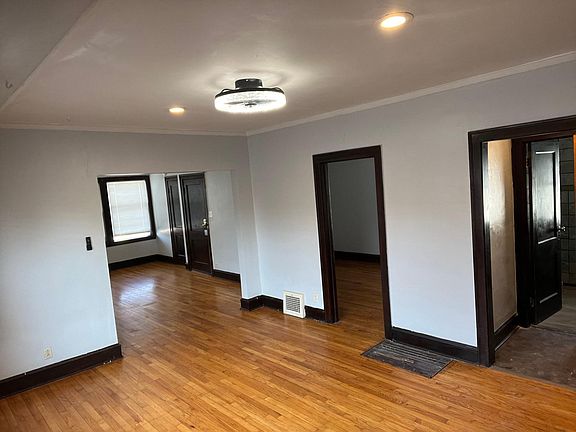 4th image of 11036 S Avenue L #2
