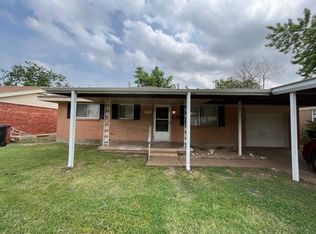 824 NW 8th St, Moore, OK 73160