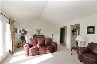 5th image of 156 Kensington Cir