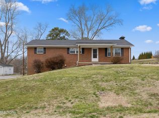 1321 Pinecrest Cir, Lenoir City, TN 37772