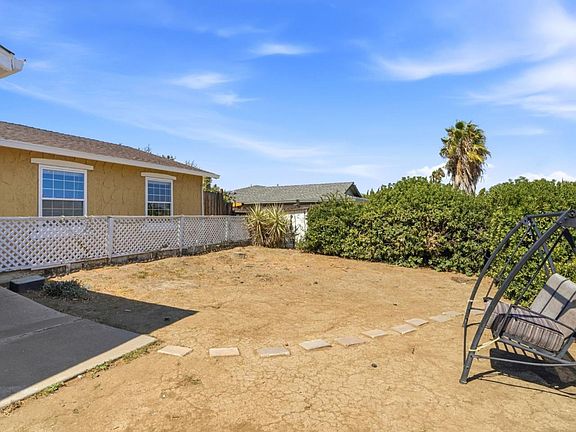4th image of 6 Huntington Cir