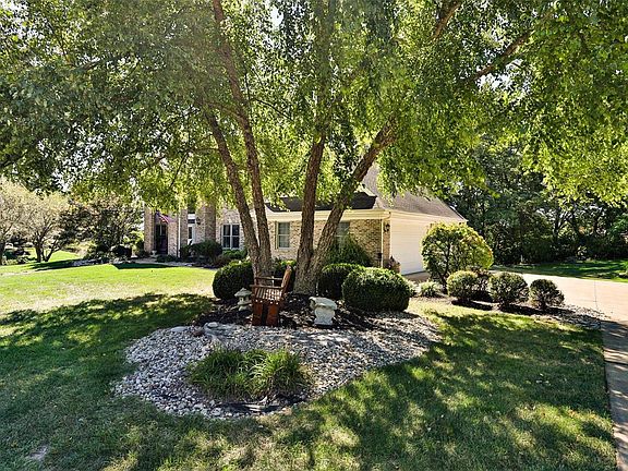 3rd image of 412 Bluff Crest Ct