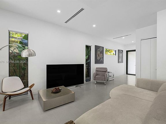 5th image of 442 SW 15th Rd