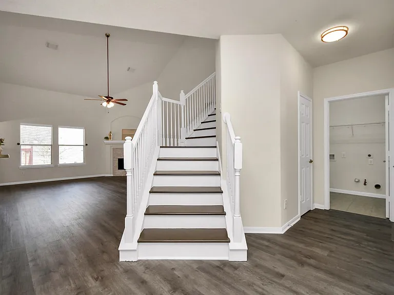 2626 Orchard Creek Ln — Photo 4
