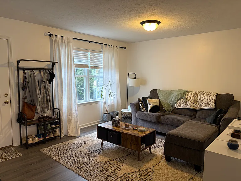 158 Birchtree Ct — Photo 3